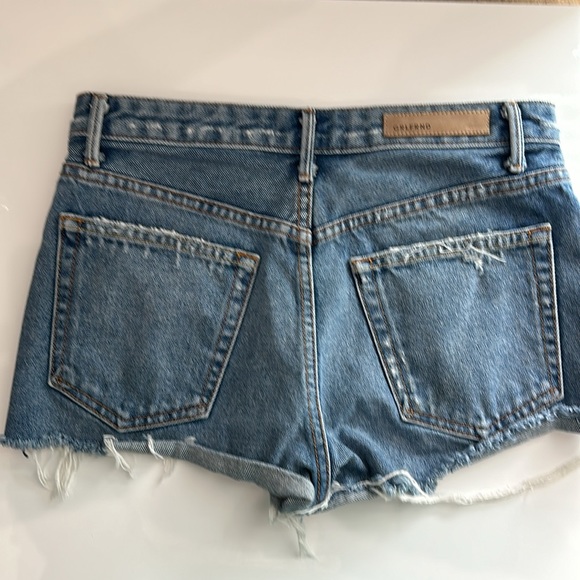 High-Wasted GRLFRND Cindy Short - Picture 3 of 12